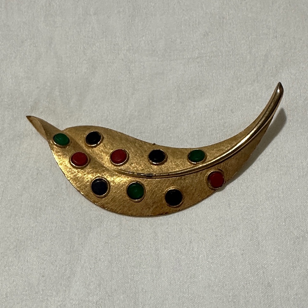 Elegant Gold Tone Kramer Leaf Brooch with Multicolor Accents